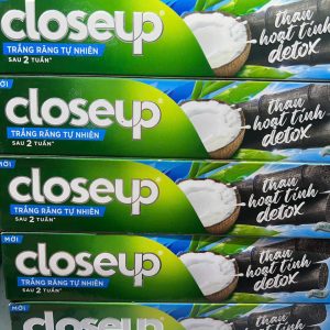 Kem đánh răng Closeup trắng răng tự nhiên than hoạt tính Detox 180g